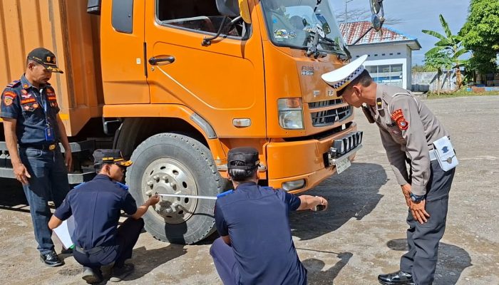 Kolaborasi Efektif: Ditlantas Polda Sulbar dan BPTD Sukses Kendalikan Kendaraan Over Load