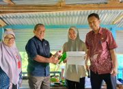 Dinas Ketapang Sulbar Serahkan Sejumlah Bantuan Bibit ke KWT di Majene
