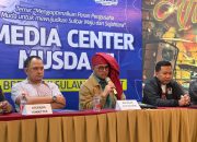 Kembalikan Formulir Calon Ketua HIPMI Sulbar, Ricki Rosali Terlihat Kenakan Sallu Warna Merah di Kepala