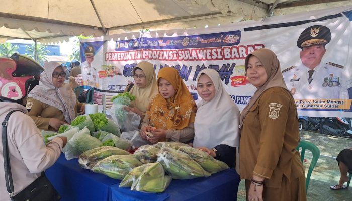 Upaya Stabilisasi Harga Bahan Pokok, Dinas TPHP Sulbar dan Distapang Gelar Pasar Murah