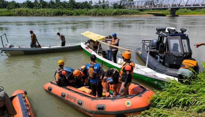 Basarnas Masih Lakukan Pencaharian Terhadap Dua Pekerja Jembatan Sungai Tarailu   