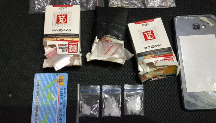 Polisi Bekuk Seorang Kades dan ASN, Pengguna dan Pengedar Sabu di Mamuju   