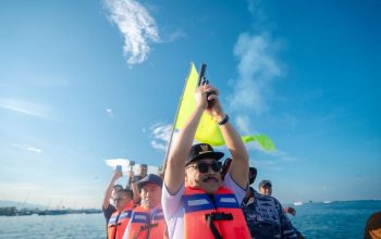 Flare Gun Gubernur SDK Tanda Dimulai Sandeq Silumba, 55 Perahu Berlayar di Perairan Sulbar