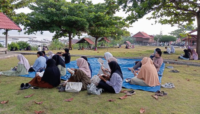 Kompleks Makam Raja-Raja Banggae Jadi Ruang Sunyi untuk 200 Pembaca   