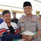Kapolda Sulbar Bersama Forkopimda Salurkan Bantuan Beras untuk Ojek Online di Majene   