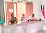 Bhabinkamtibmas Dorong Semangat Gotong Royong dan Keamanan Desa di Tapalang Barat   