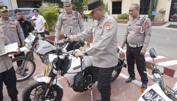 Kapolda Sulbar Pastikan Kesiapan Armada Dinas Polres Polman Demi Pelayanan Prima   