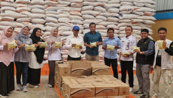 Kabid Distribusi Distapang Subar Lakukan Pemeriksaan Kuantitas dan Kualitas Bantuan Pangan CPP 