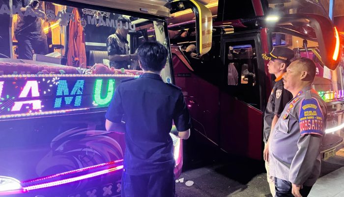 Jelang Nataru, Dishub Sulbar Pastikan Armada Angkutan Umum dalam Kondisi Laik Jalan    