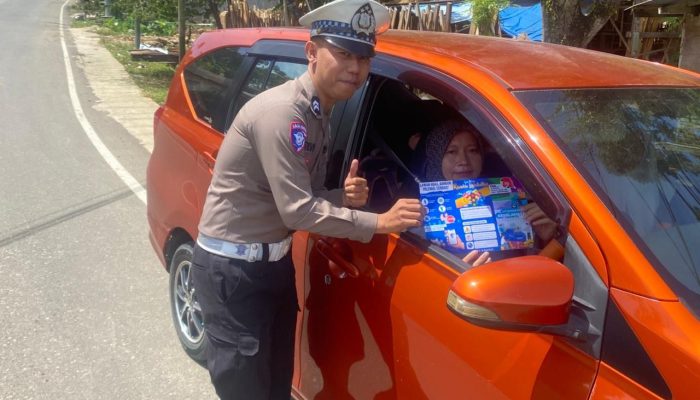 Polda Sulbar Gencarkan Sosialisasi Keselamatan: Edukasi Keselamatan Lalu Lintas Sentuh Hati Warga Mamuju   