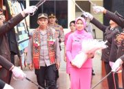 Upacara Pedang Pora Lepas Sambut Pejabat Baru Kapolresta Mamuju