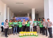 Polantas Sulbar Bersama Jasa Raharja Gelar Safety Riding, Bagikan Helm SNI dan Sembako untuk Komunitas Ojol