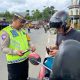 Operasi Keselamatan di Depan Gerbang Terminal Simbuang, Petugas Ajak Tertib dan Selamat Berkendara