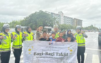 Berburu Berkah Ramadhan, Ditlantas Polda Sulbar Bagi-bagi Takjil dan Ajak Pengendara Tetap Tertib Berkendara