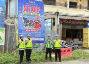 Ditlantas Polda Sulbar Pasang Himbauan Tata Tertib Berlalu Lintas dan Stop Balap Liar di 8 Lokasi Strategis Mamuju