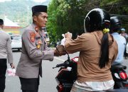 Jembatan Silaturahmi Antar Polisi dan Masyarakat, DitPamObvit Polda Sulbar Berbagi Takjil