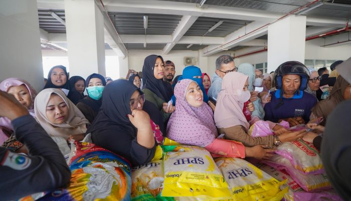 Kejati Sulbar dan Pemprov Sulbar Gelar Pasar Murah: Harga Bahan Pokok 20% Lebih Murah