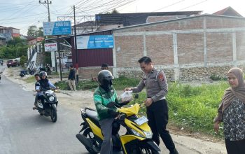 Panen Berkah Ramadan, Ditlantas Polda Sulbar Bersama Jasaraharja Berbagi Takjil dan Titip Pesan Keselamatan 