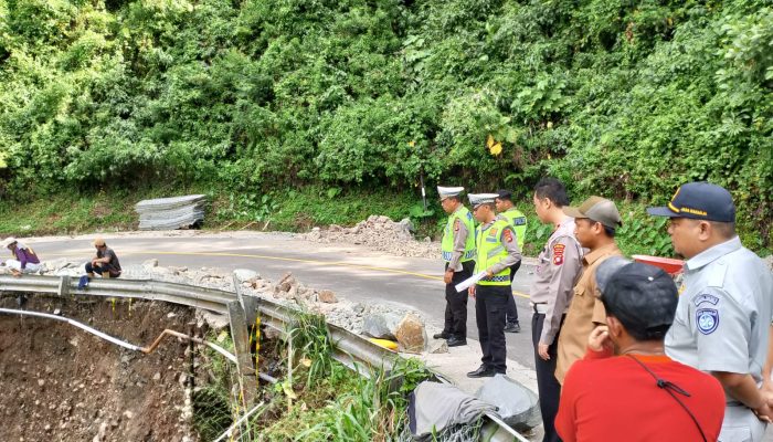 Ditlantas Polda Sulbar Survei Jalan Rusak di Majene dan Polman, Rumuskan Solusi Komprehensif untuk Cegah Kecelakaan   