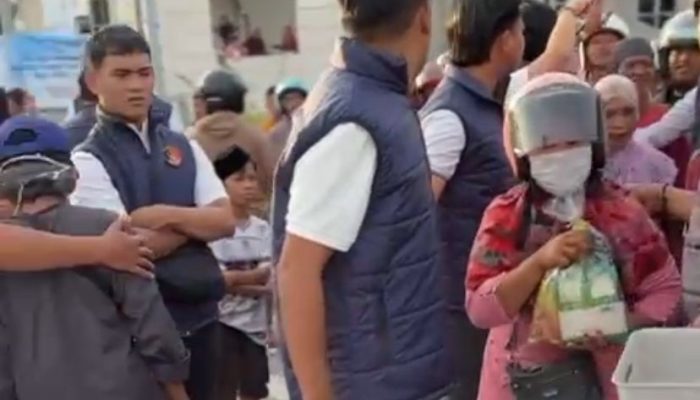 Tebar Kebaikan Berkah Ramadan, Ditkrimsus Polda Sulawesi Barat Bagikan Takjil dan Parcel Sembako