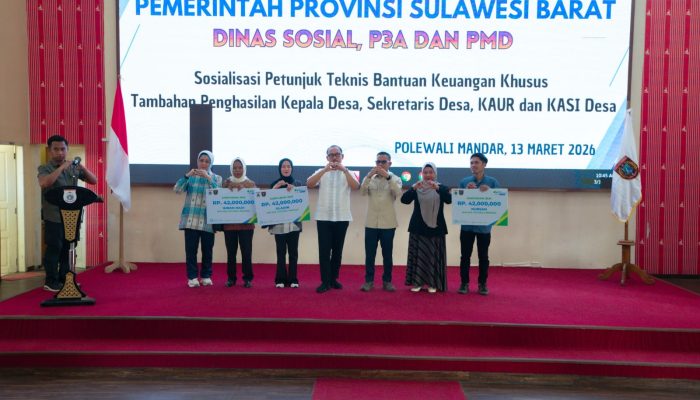 Komitmen Gubernur Suhardi Duka untuk Aparat Desa, BKK Rp3,3 Miliar Disalurkan di Polman