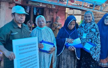 DTPHP Sulbar Bersama Mitra Salurkan Bantuan Rp30,58 Juta untuk Korban Kebakaran di Desa Galung Tulu