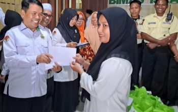Jelang Hari Raya Idul Fitri 1447 Hijriah, kanwil Kemenag Sulbar Berbagi Berkah Dengan Securty, Cleaning Servis dan Warga Kurang Mampu
