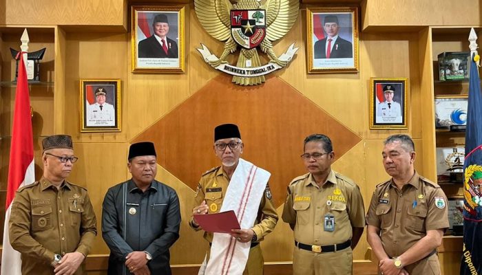 Kepala BKPSDM Sulbar Serahkan Hasil Seleksi Tiga Besar JPT Pratama Mamasa, Proses Berjalan Transparan dan Profesional