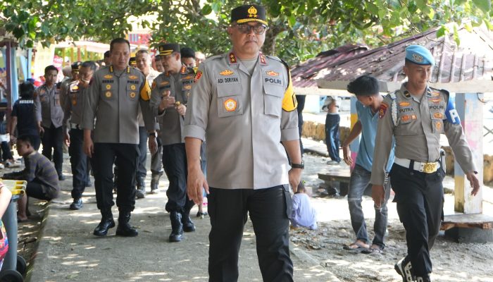 Kapolda Sulbar Pantau Langsung Pengamanan Wisata di Mamuju, Tekankan Pelayanan Terbaik Bagi Masyarakat