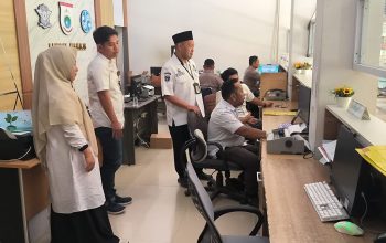 Hari Pertama Berkantor Pasca Idul Fitri: 92 Kendaraan Bayar Pajak di Loket UPTD Pelayanan Pajak Mamuju