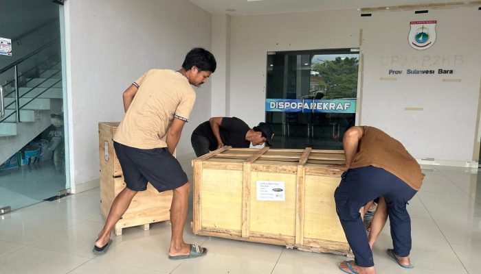 Perkuat UMKM, Pemprov Sulbar Salurkan Bantuan Alat Produksi