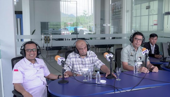Pembatasan Gadget di Sekolah Mengemuka di Podcast Halo Sulbar, Kominfo Tekankan Literasi Digital   