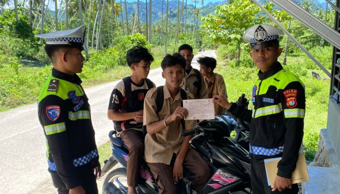 Stop Pelanggaran di Usia Dini, PJR Ditlantas Polda Sulbar Gencar Edukasi Tertib Berkendara di Kalangan Pelajar