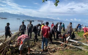 Lanal Mamuju Gelar Aksi Bersih-Bersih Pantai dan Cek Kesehatan Gratis