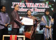 Festival Jiwa Wastra Dibuka, Sekprov Sulbar Perkuat Strategi Pengembangan Tenun   