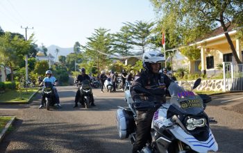 Promosikan Potensi Alam, Kapolda Sulbar Bareng PJU Jelajahi Keindahan Air Terjun Tamasapi