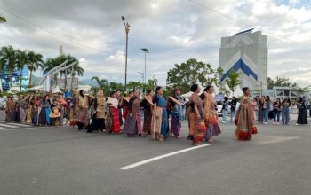 Fashion Show Wastra Sulbar di Landscape -Bundaran Maleo Sukses Sita Perhatian Publik