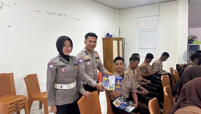 Ditlantas Polda Sulbar Sasar Pelajar, Sosialisasikan Keselamatan Berlalu Lintas di SMKN 1 Rangas