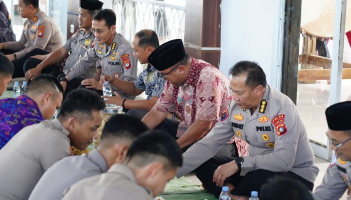 Doa Bersama Polda Sulbar, Memohon Ridho dan Keamanan Bersama Anak Yatim