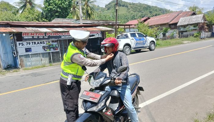 Jaga Keamanan dan Ketertiban, Polantas Polda Sulbar Lakukan Pengaturan dan Edukasi Lalu Lintas Menyeluruh di SD Inpres Auni Kalukku