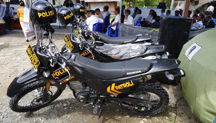 Maksimalkan Layanan di Wilayah Terpencil, Kapolda Sulbar Serahkan Kendaraan Operasional untuk Polsek Pana   
