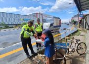 Jumat Berkah: Ditlantas Polda Sulbar Tebar Kebaikan, Berbagi Rezeki dengan Ojol, Tukang Becak dan Juru Parkir   