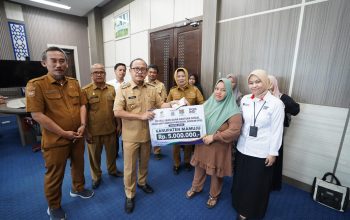 200 Keluarga Miskin di Sulbar Terima Bantuan Usaha Rp5 Juta dari Gubernur SDK, Target 300 Lagi