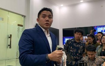 Seskab Teddy: Kelebihan Biaya Perjalanan Luar Negeri Ditanggung Prabowo, Rombongan Jauh Lebih Sedikit