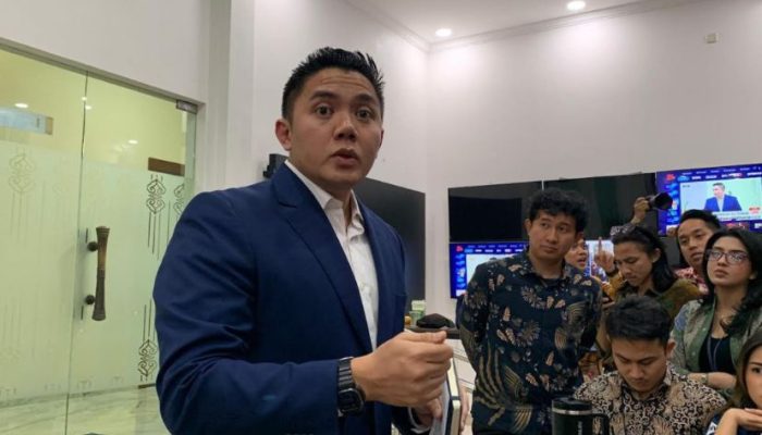 Seskab Teddy: Kelebihan Biaya Perjalanan Luar Negeri Ditanggung Prabowo, Rombongan Jauh Lebih Sedikit