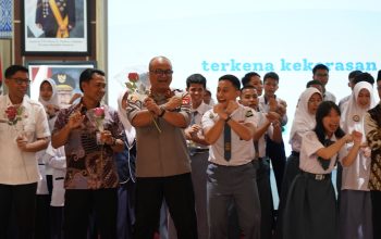 Kapolda Sulbar Ajarkan Anak Berani Berkata “TIDAK” & Hindari Curhat di Medsos