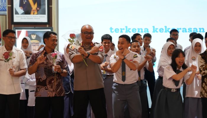 Kapolda Sulbar Ajarkan Anak Berani Berkata “TIDAK” & Hindari Curhat di Medsos