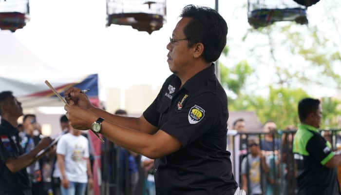 Ratusan Peserta Padati Adu Suara Merdu Burung, Kicau Mania Semarakkan HUT Bhayangkara ke-80 di Polda Sulbar