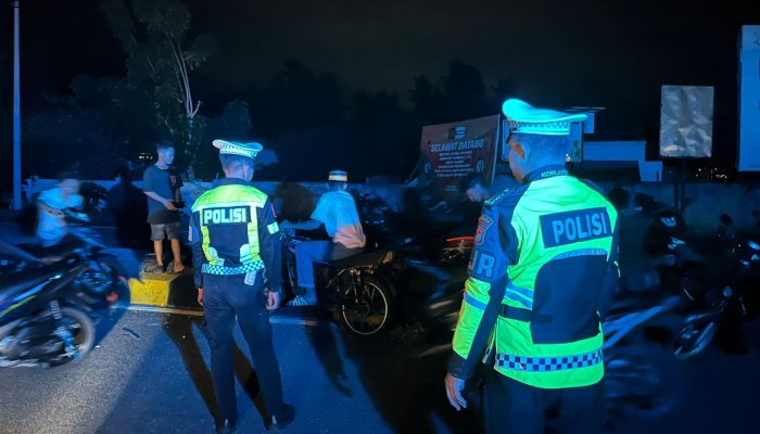 Malam Hari yang Aman dan Selamat, Ditlantas Polda Sulbar Gencarkan Patroli dan Edukasi   