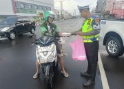 Jumat Berkah, Ditlantas Polda Sulbar Berbagi Makanan Gratis, Wujud Kepedulian Untuk Masyarakat